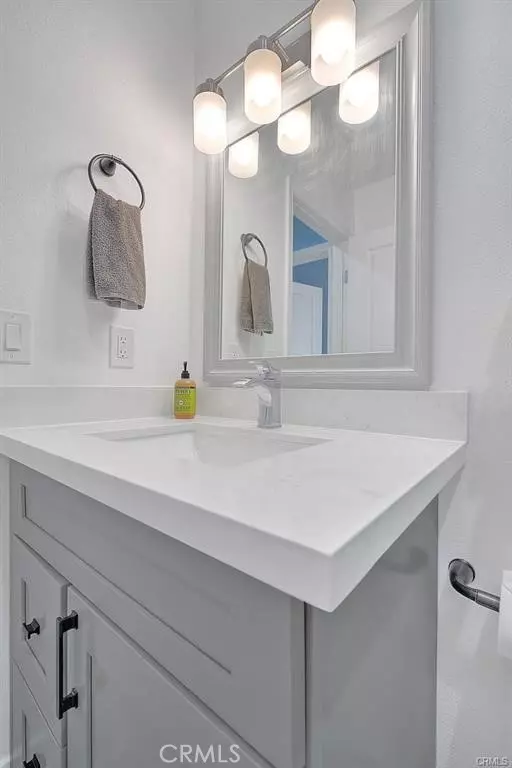 Joshua Tree, CA 92252,61627 El Cajon DR