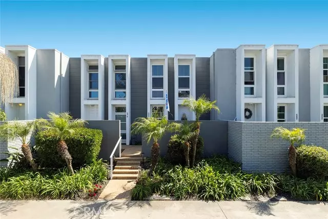 Huntington Beach, CA 92649,4006 Aladdin DR