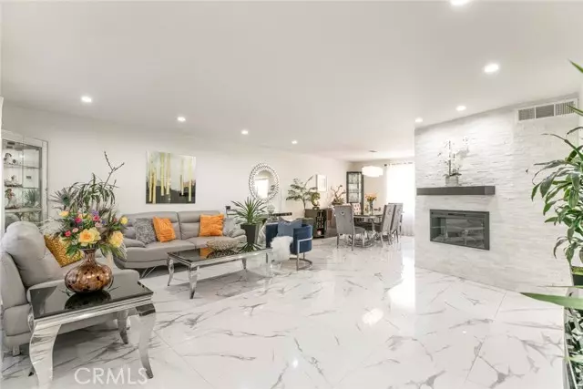 9520 Via Tivoli, Burbank, CA 91504