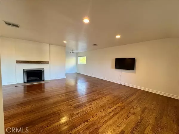 Van Nuys, CA 91411,5821 Columbus AVE