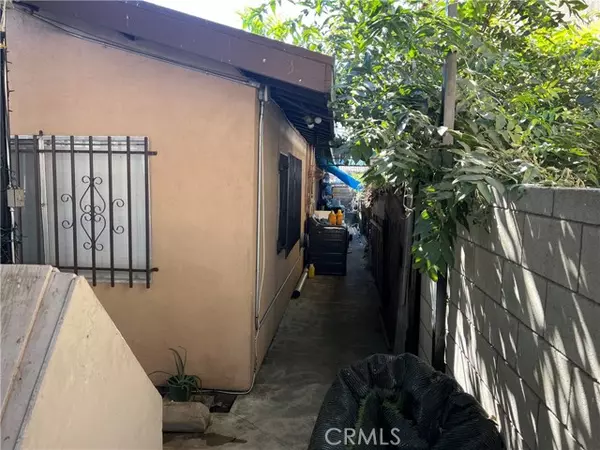 Los Angeles, CA 90044,9122 S Hoover ST