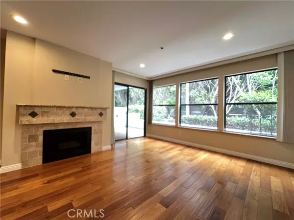 280 Cagney LN 104, Newport Beach, CA 92663