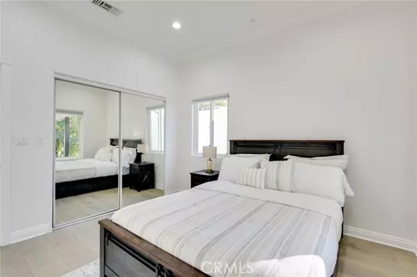 Woodland Hills, CA 91364,22237 Buena Ventura ST