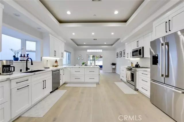 Woodland Hills, CA 91364,22237 Buena Ventura ST