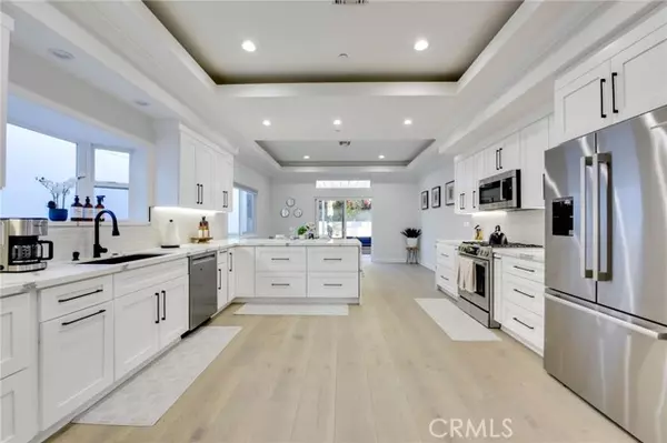 22237 Buena Ventura ST, Woodland Hills, CA 91364