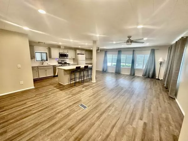 Santee, CA 92071,8301 Mission Gorge RD 282