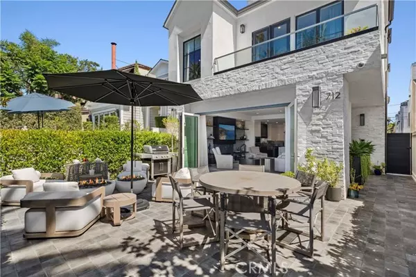 Corona Del Mar, CA 92625,712 Marguerite AVE