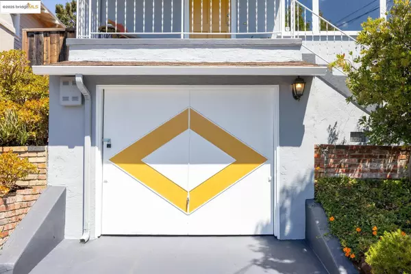 Oakland, CA 94602,2726 Madeline ST