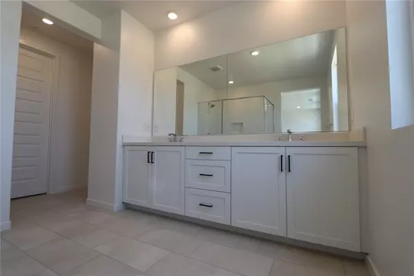 Valencia, CA 91381,27336 Maverick PL