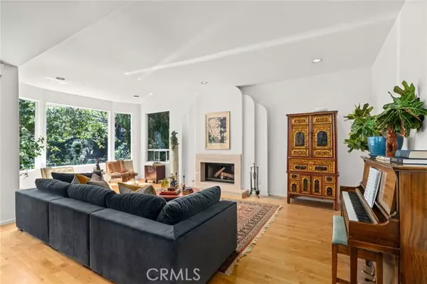 Beverly Hills, CA 90210,10055 Reevesbury DR