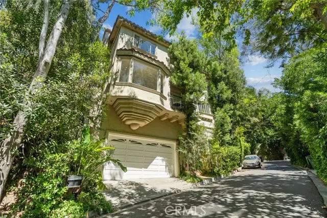 10055 Reevesbury DR, Beverly Hills, CA 90210