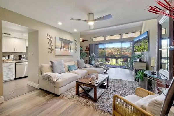 Carlsbad, CA 92009,2564 Navarra DR 213