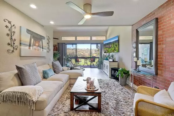 Carlsbad, CA 92009,2564 Navarra DR 213