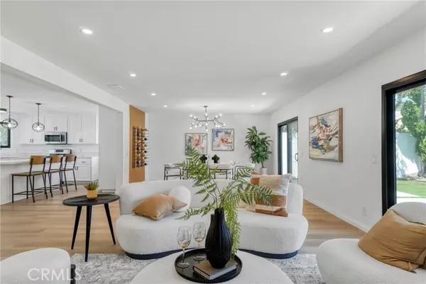 8400 Chimineas AVE, Northridge, CA 91325