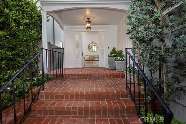 Newport Beach, CA 92661,1516 E Oceanfront