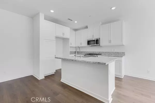 Ontario, CA 91764,980 N Tangent Privado 303