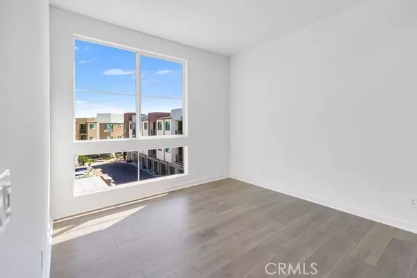 Ontario, CA 91764,980 N Tangent Privado 305