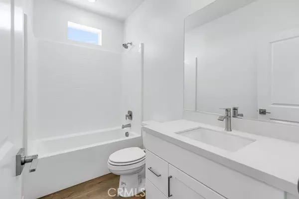 Ontario, CA 91764,980 N Tangent Privado 305