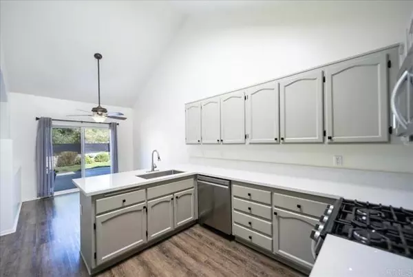 Temecula, CA 92592,45077 Putting Green CT