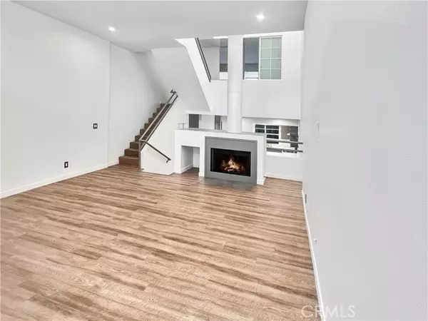 Santa Monica, CA 90405,2408 34th ST 6