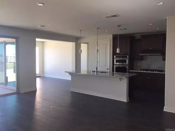 Vista, CA 92083,438 Cota LN
