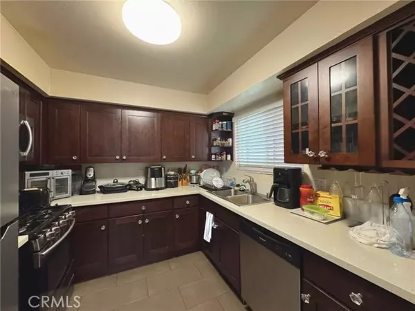 Montclair, CA 91763,9382 Shadowood DR