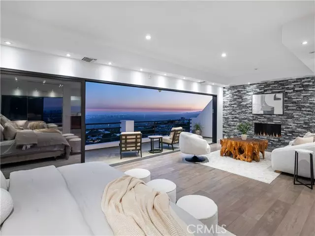 2287 Sunset Plaza DR, Los Angeles, CA 90069