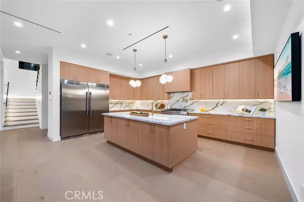 Encino, CA 91316,5945 Hesperia AVE