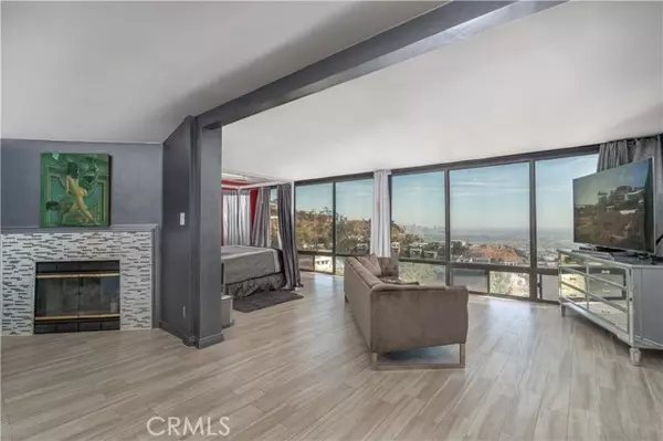 Los Angeles, CA 90069,2189 Sunset Plaza DR