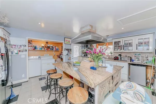 Redondo Beach, CA 90278,2227 Mathews AVE