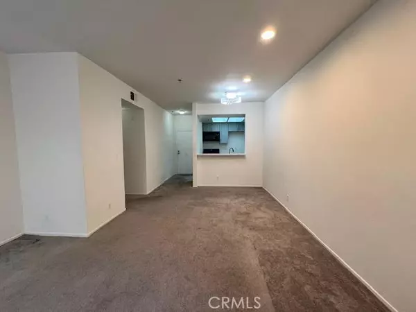 Reseda, CA 91335,19350 Sherman WAY 125