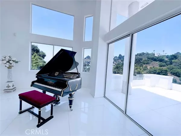 Beverly Hills, CA 90210,13200 Mulholland DR