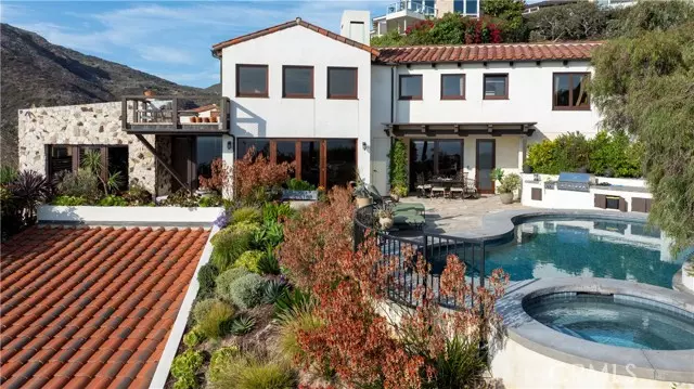 Laguna Beach, CA 92651,345 EMERALD BAY