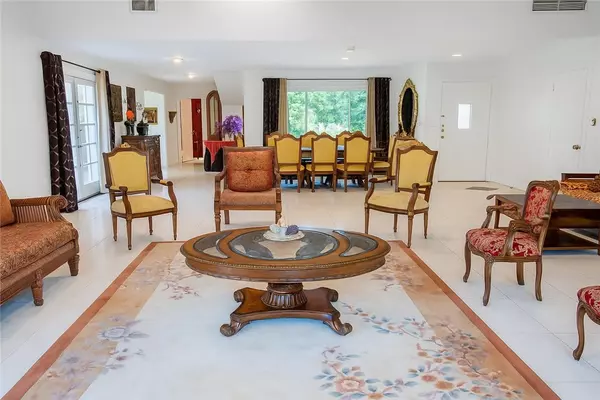 Woodland Hills, CA 91364,19821 Henshaw ST