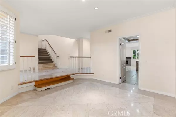 Huntington Beach, CA 92648,6121 Greenbrier DR