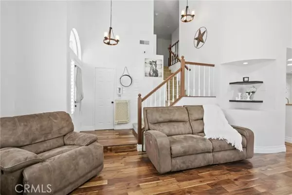 Lake Forest, CA 92610,8 Massier LN