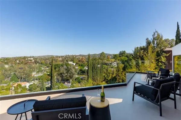 Woodland Hills, CA 91364,5130 Medina RD