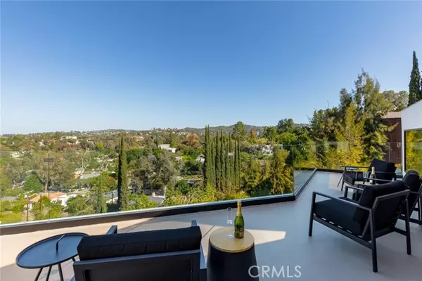 Woodland Hills, CA 91364,5130 Medina RD