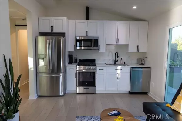 Woodland Hills, CA 91367,20551 Rhoda ST