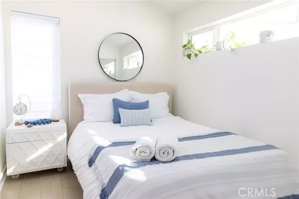 Woodland Hills, CA 91367,20551 Rhoda ST