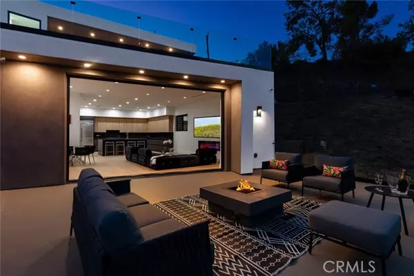 Woodland Hills, CA 91364,5134 Medina RD