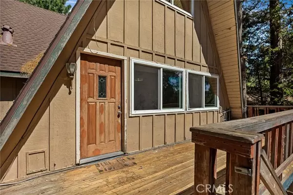 31140 Summit DR, Running Springs, CA 92382