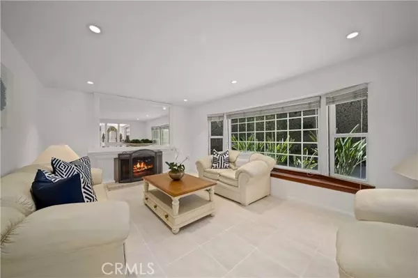 23900 Darbun DR,  Newhall,  CA 91321