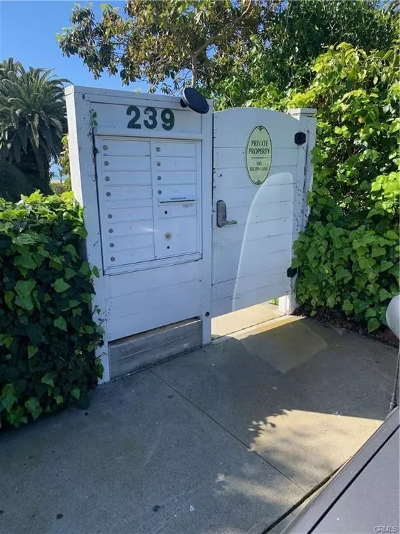 Laguna Beach, CA 92651,239 L OWER CLIFF DR 5