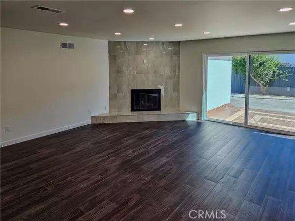 North Hollywood, CA 91605,12948 Lull ST