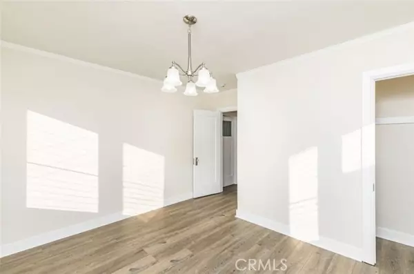 Los Angeles, CA 90038,723 N Ridgewood PL
