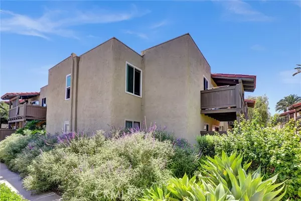 Santa Ana, CA 92701,1345 Cabrillo Park DR R02