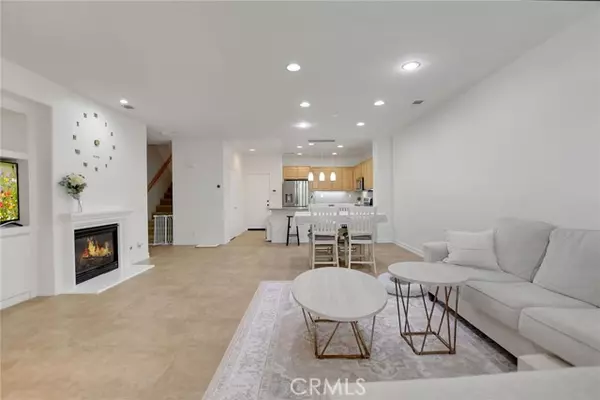 Fontana, CA 92336,15723 Parkhouse DR 105