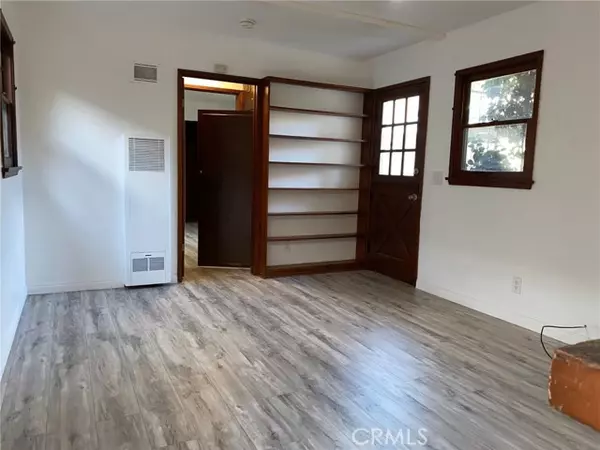 Valley Village, CA 91607,4845 1/2 Agnes AVE