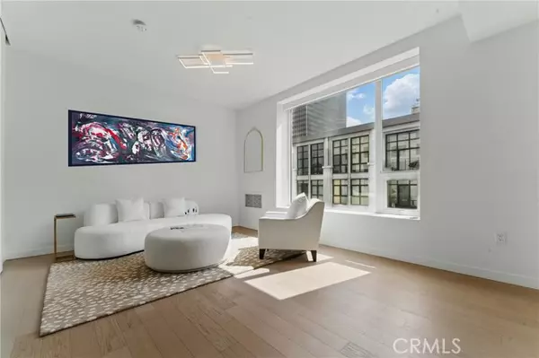 Los Angeles, CA 90015,1050 S Grand AVE 705